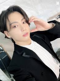Isfp twitter account (all bts members share 1 single twitter account): Bts S Sold Out King Jungkook Kicks Off 2021 With A New Buying Craze Kissasian