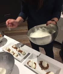 Curso de cocina molecular en madrid participativo para aprender esferificaciones, espumas hechas con sifón, nitrógeno líquido, gelatinas. Pin De Gastronomia Activa En Cocina Molecular Cocina Molecular Curso Cocina