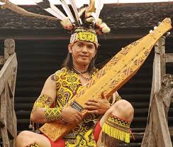 Hari menyambut tahun baru yang ditandakan dengan berakhirnya musim menuai padi. Mengenal Sape Alat Musik Kebanggaan Suku Dayak Fetronelasintia