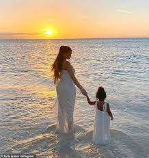 Jun 16, 2021 · travis scott, kylie jenner, and stormi webster pose together at the parsons benefit. Kylie Jenner And Stormi Walk In The Water At Sunset Fr24 News English