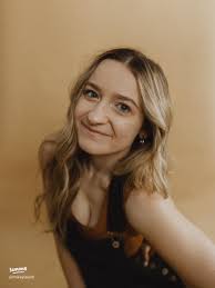 Meet Mikayla: A Travel Enthusiast Who Loves Flowers and Coffee