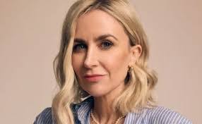 Esther Roche's Instagram, Twitter & Facebook