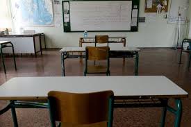 Παρατείνεται το αυστηρό lockdown στην αττική και σε μια σειρά από περιοχές, ενώ ανακοινώθηκε το οριζόντιο κλείσιμο των σχολείων σε ολόκληρη τη χώρα. Sxoleia Pws 8a Anoi3oyn Krisimh Syskepsh Ayrio Deytera Athens Voice