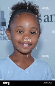 Dee Dee Davis (Bernie Mac Show) arriving at the 2002 International Day of  the Child At-Risk at Santa Monica Pier in Los Angeles. November 10, 2002.  DavisDeeDee BernieMac303 Red Carpet Event, Vertical,