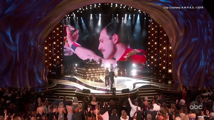 Adam Lambert, Queen rock the 2019 Oscars with opening performance - ABC7  San Francisco