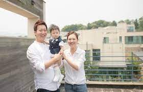 장윤정과 도경완 부부의 집이 두달만에 시세가 급등해 화제다. ì—°ë´‰ ì°¨ì´ 100ë°° ë§ˆë‹˜ê³¼ ëŒì‡ ì˜ ëŸ¬ë¸ŒìŠ¤í† ë¦¬