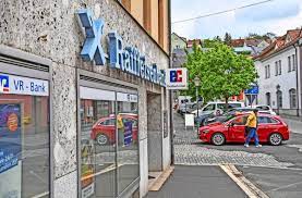 Teilnehme am gewinnspiel um ein apple iphone 12. Vr Bank Zieht Um Wieder Eine Bank Im Haus Fur Die Ewigkeit Arzberg Frankenpost