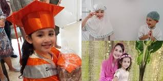 Di kala seorang anak paud yang. Potret Cantiknya Keisha Anak Arumi Bachsin Saat Wisuda Tk Makin Mirip Dengan Sang Ibu Kapanlagi Com