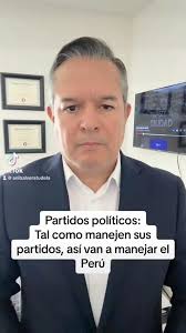 Tenemos que formar partidos políticos democráticos y con liderazgo  horizontal y coyuntural. Lo que existe en el Perú son solo negocios con  dueños y líderes mesiánicos o caudillos, por eso andamos mal. ...