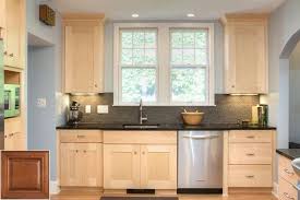 History Of Kitchen Paint Colors With Oak Cabinets And Dark Countertops Oakkitchencabinets Ki Maple Kitchen Cabinets Custom Kitchen Cabinets Kitchen Design