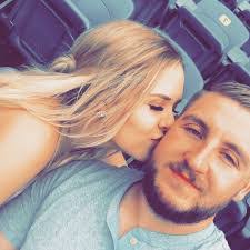 Lindsey Bergstrom's Instagram, Twitter & Facebook