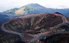 El volcán más activo de europa, el etna, en la isla italiana de sicilia, ha entrado hoy en erupción dejando espectaculares imágenes de lava y llamas en mitad de la noche. Private Tour Of Mount Etna Volcano Prestelli Sicily Tours Private Tours Authentic Activities And Emotional Experiences All Around Sicily