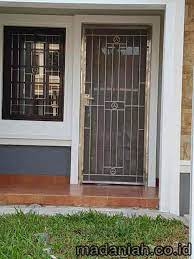 Teralis pintu dan jendela saat ini telah menjadi tren yang biasa dipakai pada rumah minimalis di mana teralis dapat menambah kesan menawan dan elegan pada rumah yang memasangnya. Teralis Jendela Dan Pintu Minimalis Model Terbaru Madaniah