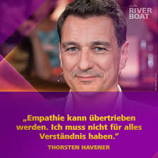 Verständnis ist gut, zu viel Verständnis ist schlecht! Es bleibt die Frage,  wo die Grenze liegt. den gesamten Besuch von Thorsten Havener gibt es hier:  https://www.ardmediathek.de/video/riverboat/thorsten-havener-koerpersprache-mentalkunst-und-innere  ...