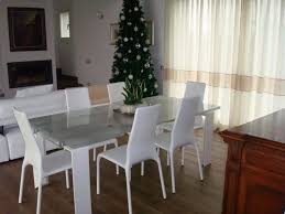 Se la stanza dove avete intenzione di arredare salotto e sala da pranzo insieme gode di una luce fantastica, giocate con i colori chiari per creare ulteriore luminosità e spaziosità. Arredare La Sala Da Pranzo Arredare La Casa Arredamento Living