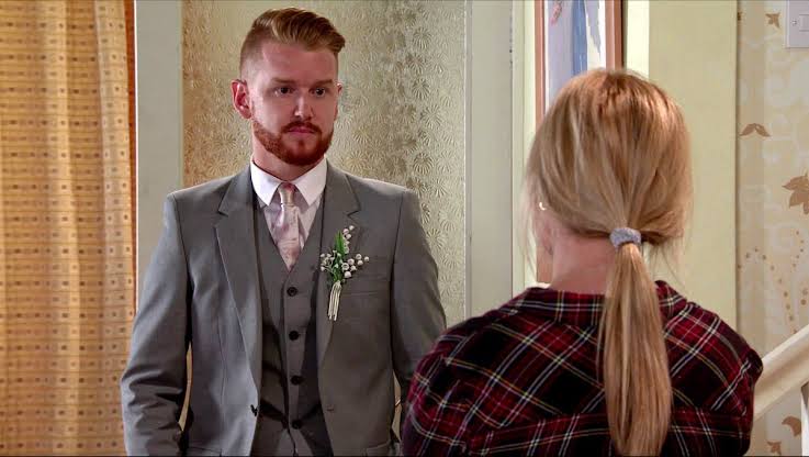 Coronation Street's Gary and Sarah 'set for explosive affair' as she covers  for murder - The Mirror