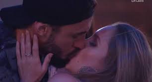 145 likes · 7 talking about this. Apos Falha Tecnica Carla Diaz Se Rende E Beija Arthur