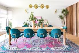 It works well with cooler colors, such as blues and grays, but also stands up well to warmer oranges, yellows and reds. Dining Room Color Ideas Best Dining Room Paint Colors Hgtv