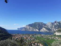 Se cercate una soluzione sul lago di garda, lui. October At Lake Garda The Perfect Holiday