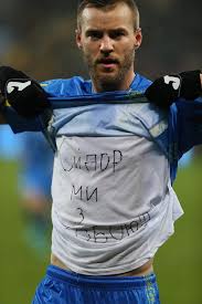 Андрій ярмоленко / андрей ярмоленко есть на facebook. Sbornaya Po Futbolu Sidor Mi Z Toboyu Poluzashitnik Sbornoj Ukrainy Yarmolenko Podderzhal Travmirovannogo Tovarisha Foto Foto Mobilnaya Versiya Cenzor Net