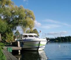Hausboot In Furstenberg Havel Brandenburg Deutschland Hundeurlaub Urlaubmithund Ferienmithund Traumferienwoh In 2020 Hausboot Urlaub In Brandenburg Boot Urlaub