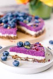 The spruce / julia hartbeck. Roher Blaubeer Cashew Kuchen Roher Kuchen Zuckerfrei Backen Glutenfreier Kuchen