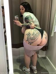 Spivi - Voluptuous Goth Girl - Page 2 of 4 - Fapdungeon