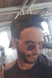 טום קשתי, המוכר לכם מהחצי טום ואדל מהמירוץ למיליון, הגיע אתמול (ד') להשקת חנות המשקפיים למראית עין בקניון g שבמתחם צמרת.קשתי, שרגיל בדרך כלל להגיע להשקות עם אדל, ויתר על הנוכחות שלה ובמקומה אסף את כל בני משפחתו לחגיגה. 103fm ×ž×•×©×™×§ ×'×œ××ž×™×Ÿ
