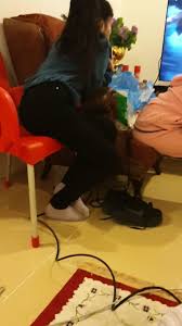 ديوث يتجسس على خواته