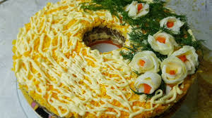 салат с курицей и грибами и огурцами и яйцами Salat Kupecheskij Myaso Otvarnoe 400 Gr Yajca 6 Sht Ogurcy Solyonye 3 Sht 200 Gr Morkov Otvarnaya 3 Sht 200 Gr Syr Eda Idei Dlya Blyud Kulinariya