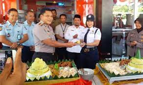 Skck valid , sim c, kk , ktp , surat paklaring. Gaji Satpam Rsud Syamrabu Paling Rendah Dibandingkan Satpam Rs Lain Di Bangkalan Bangsa Online Cepat Lugas Dan Akurat