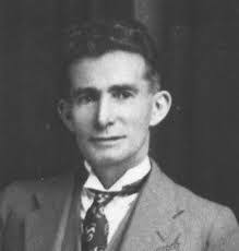 Robert Huett's Instagram, Twitter & Facebook