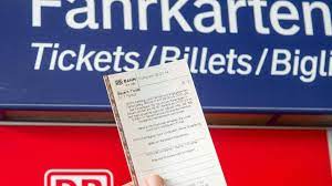 Zudem haben wir leckere rezepte und sagen, ob man rhabarber immer schälen muss. Opnv Fahrkarten Bei Der Bahn Werden Nicht Unbedingt Gunstiger Augsburger Allgemeine