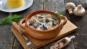 3 pulpe de pui, 500 g ciuperci, 1 morcov, 1 ardei gras, 6 cepe, 6 catei de usturoi, 250 ml suc de rosii, 75 ml ulei, sare, piper, boia, marar verde. Ciulama De Pui Cu Ciuperci Cc Eng Sub Jamilacuisine Youtube