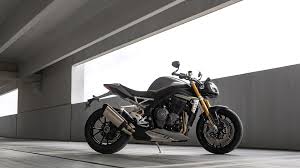 Motorcycle specifications, reviews, roadtest, photos, videos and comments on all motorcycles. Speed Triple 1200 For The Ride