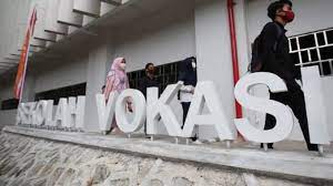 Check spelling or type a new query. Sekolah Vokasi Undip Targetkan Mahasiswa Terakhir Diploma Lulus