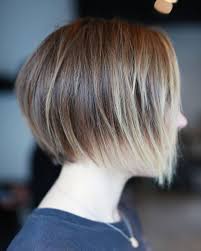 Carré plongeant et mèches bicolore marron chocolat et blond coiffure à domicile 77. Couleur Balayage Blond Miel Caramel Notre Guide D Idees Pour Un Balayage Reussi