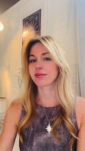 Yup, it’s kinda long, but stay tuned til the end to hear what it means for  me to be an artist 🫶🏻 ✨🌙🤍💛😚, @sheddinglovelight ✨