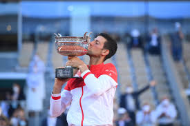 The collaborations imagined for la griffe revisit the classics of tennis and play subtly with the details of the prestigious parisian tournament. Qigxbuvj9rzmum