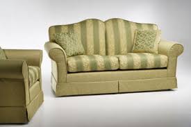 Come potete vedere dalle foto, un divano offre 4 comodi posti mentre l'altro ne offre 3. Divano Classico Frascati 2 Posti Divani Santambrogio