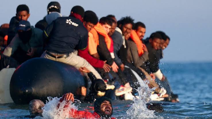 UK struggles to reduce migrant crossings after near-record in 2025 - RFI