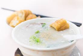 Panaskan 3sdm minyak di panci, tumis bawang putih yg sudah dicincang, jangan sampai cokelat, lalu tambah air 1l, tunggu sampe mendidih Seven Bubur Ayam Joints To Warm Your Tummy At Night Food The Jakarta Post