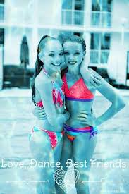 The Girls In The Pool Chloelukasiak Dancers Kalanihilliker Talented Dance Moms Girls Dance Moms Maddie Dance Moms Pictures