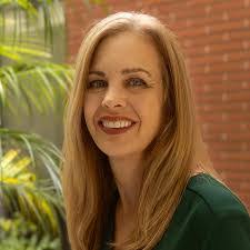 Elizabeth Fife's Instagram, Twitter & Facebook