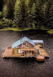 La qualità dei nostri prefabbricati in legno. How Cool Is This House On The Lake Casa A Palafitta Sul Lago Case Galleggianti Case Di Legno Piccole Case Prefabbricate