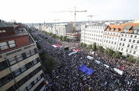 Tisíce lidí se odpoledne sešly na staroměstském náměstí v praze na demonstraci, kterou svolal… Protivladni Demonstrace V Praze Si Vsimly I Svetove Agentury Mluvi I O Nejvetsi Za Posledni Desitky Let Domov Lidovky Cz