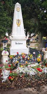 Ehrengrab von beethoven am wiener zentralfriedhof. Wiener Zentralfriedhof Beethoven Karpatenblatt