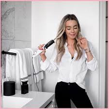 DIVINE MOORE (s922246)