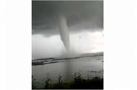 Informasi yang diterima mnc portal indonesia, angin puting beliung ditengah waduk itu terjadi sekira pukul 15.30 wib. Dundn8ewtwzc6m