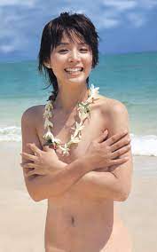石田ゆり子 美熟女46歳の手ブラ全裸＆濡れ場ベッドシーンセクシー画像 - お～い！お宝